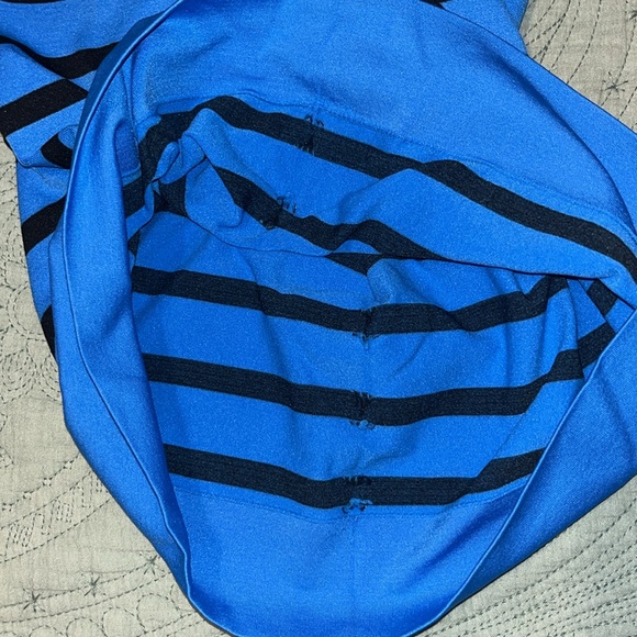 Karl Lagerfeld Paris Blue and Black Striped Seamless T-Shirt -Women’s Size Small - Picture 10 of 14